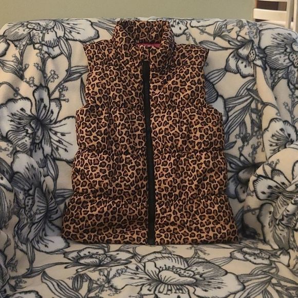Girls -  Grane brand poofy vest leopard with pink inside - size small - NWOT - Picture 1 of 5